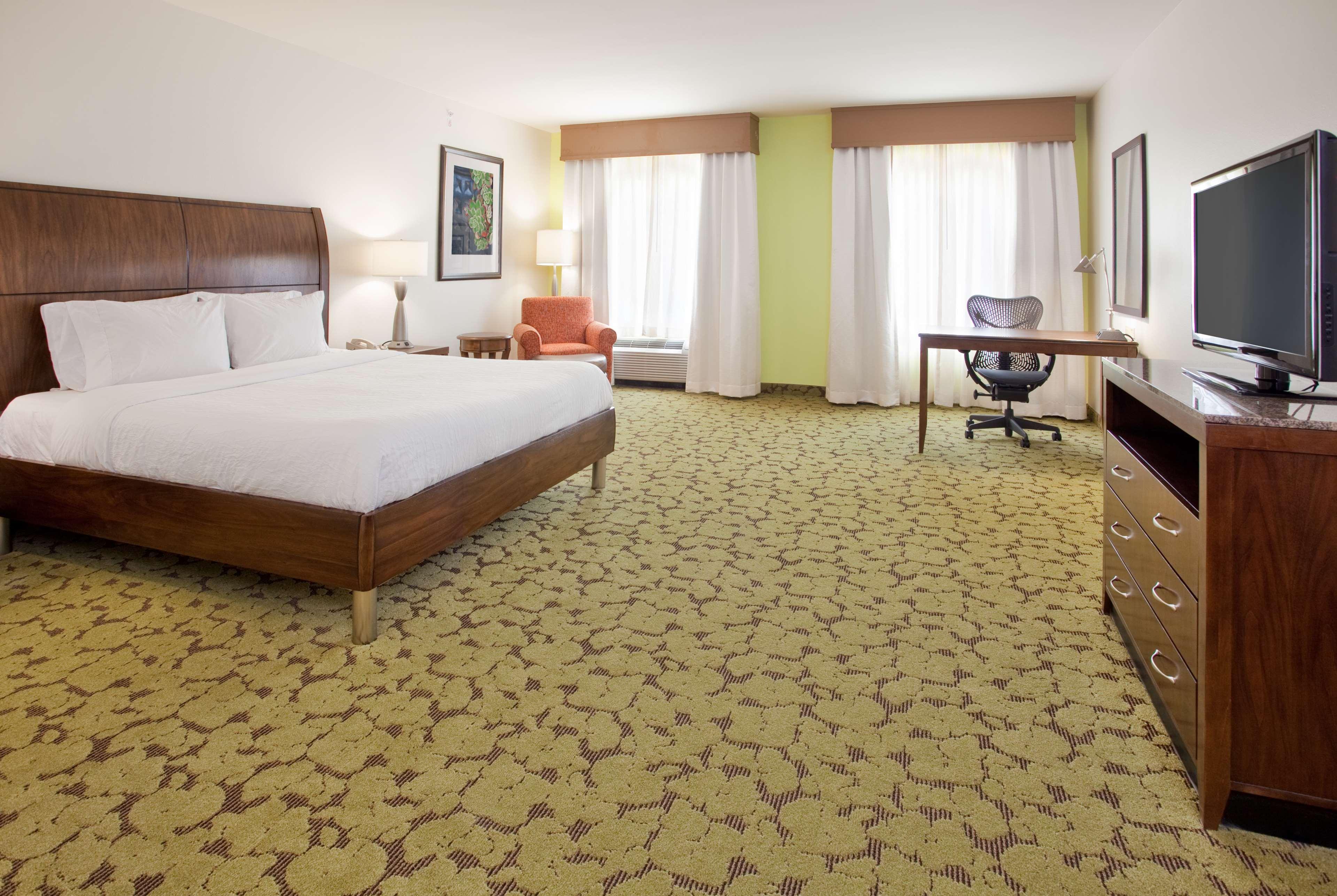 Hilton Garden Inn Boca Raton Exterior photo