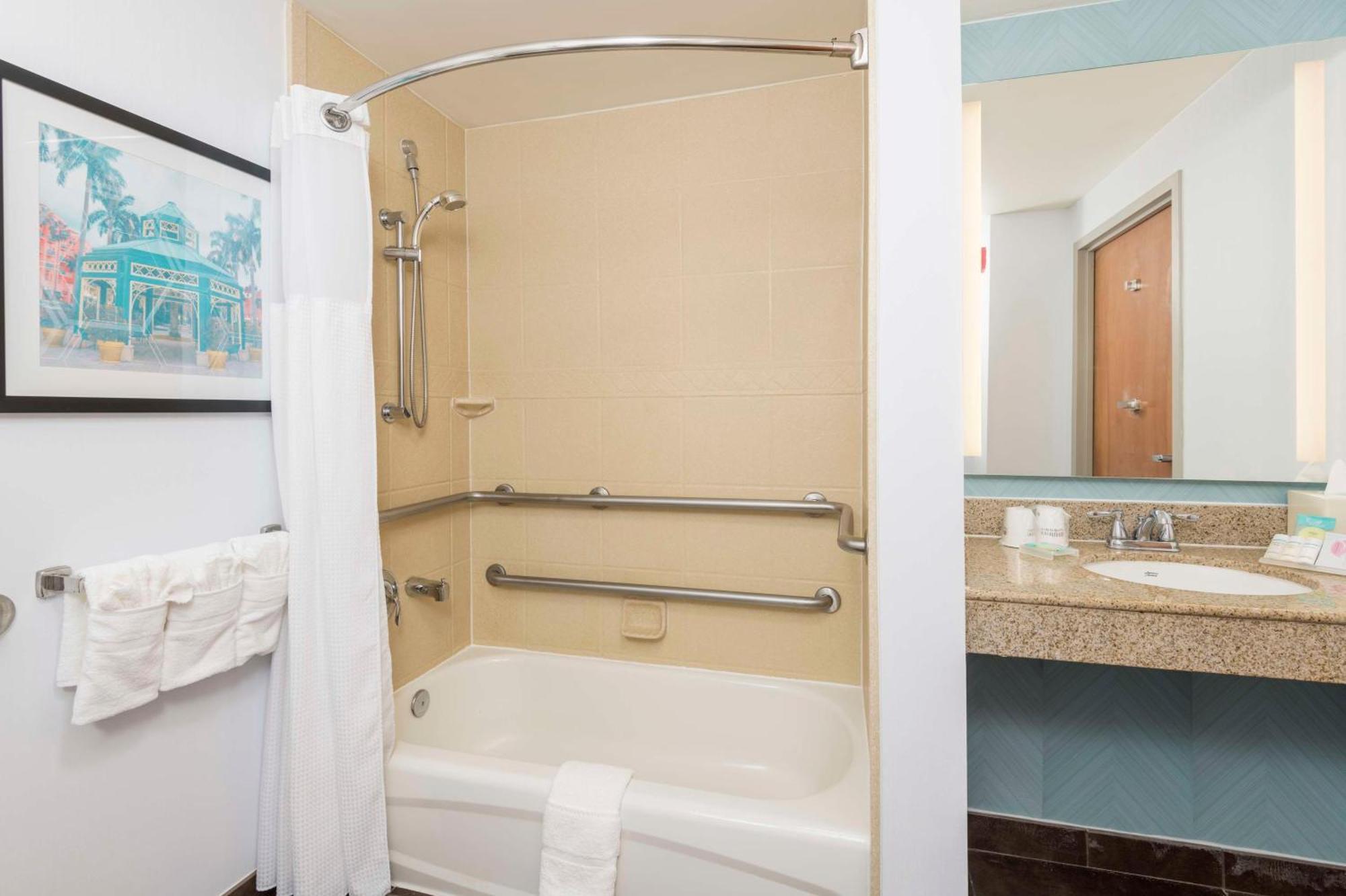 Hilton Garden Inn Boca Raton Exterior photo