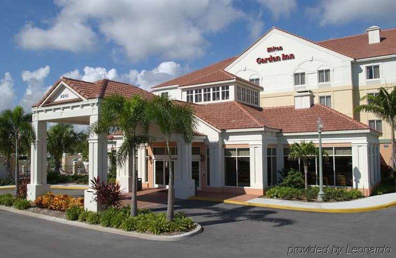 Hilton Garden Inn Boca Raton Exterior photo